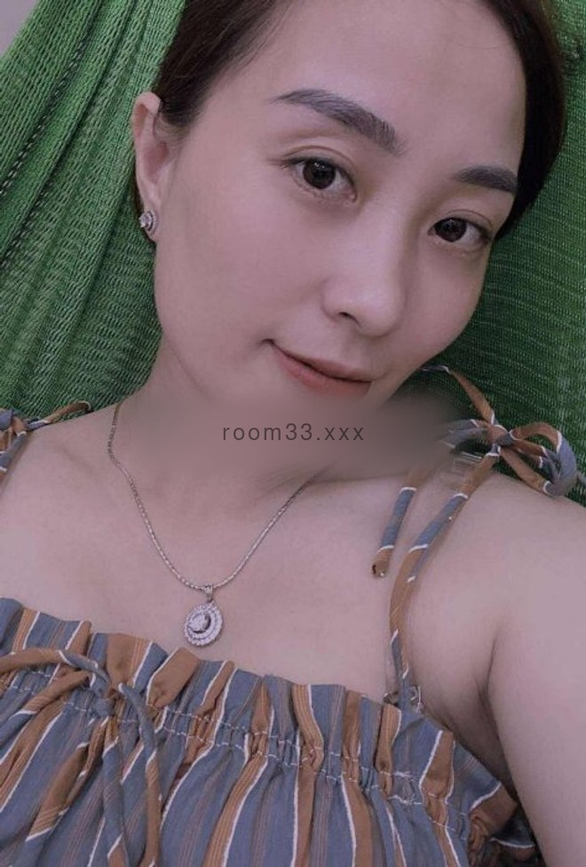 Linh Serie Masseuse