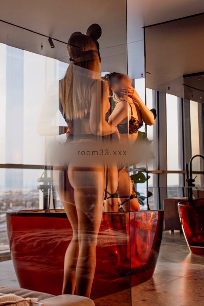 Sonya & Anna "duo With Girl"