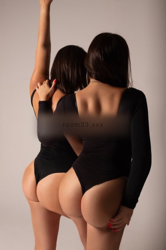 Lola & Jeny "duo With Girl"